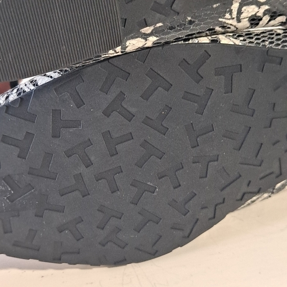 Tahari Blossom Size 9M Black/Cream Floral Pointed Toe Ballet Flats - Picture 8 of 12